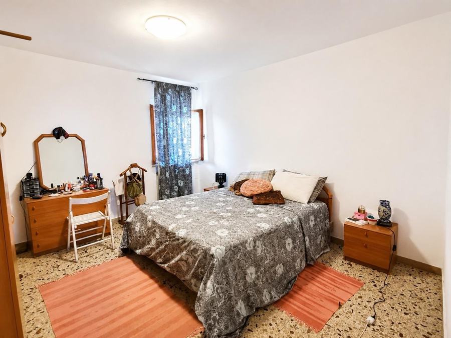 Bright two-bedroom apartment with character, Tuscany — photo 6