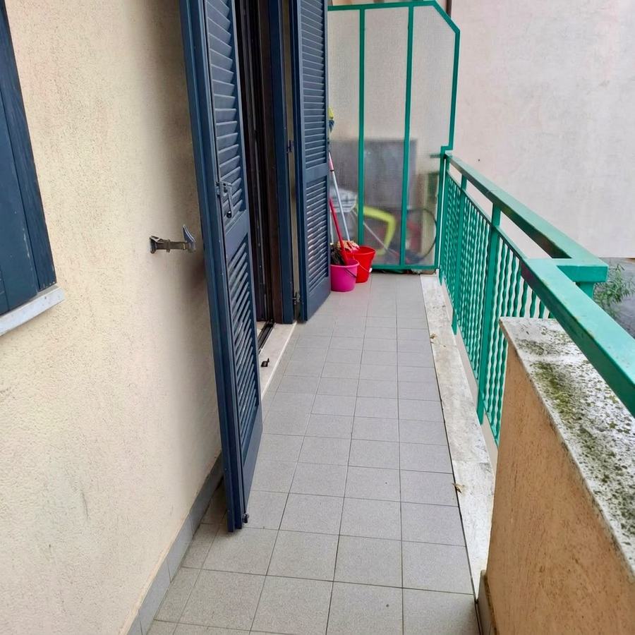 Balcón corrido del apartamento