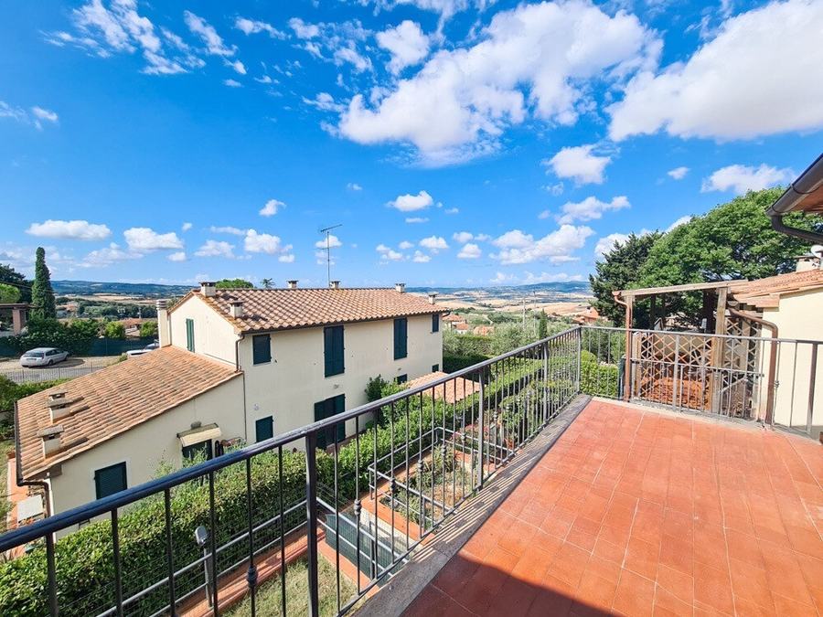 Terrazza con vista sulle colline
