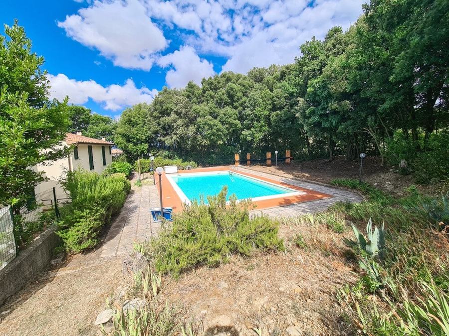 Giardino e piscina condominiale